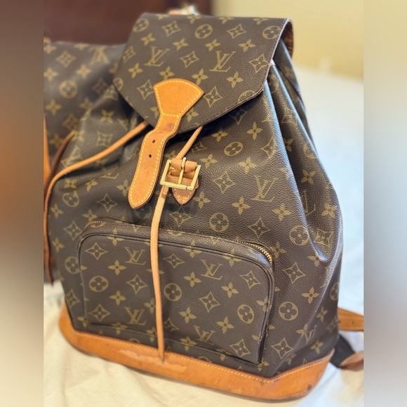 SOLD 💯 % LV Montsouris GM Backpack PRICE DROP!! ✳️ - Picture 1 of 9